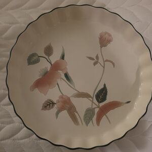 Mikasa Continental 1980-2006 Silk Flowers 10' Quiche bakeware.